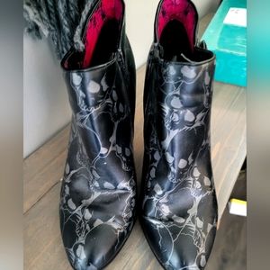 Iron Fist bootie black with skulls